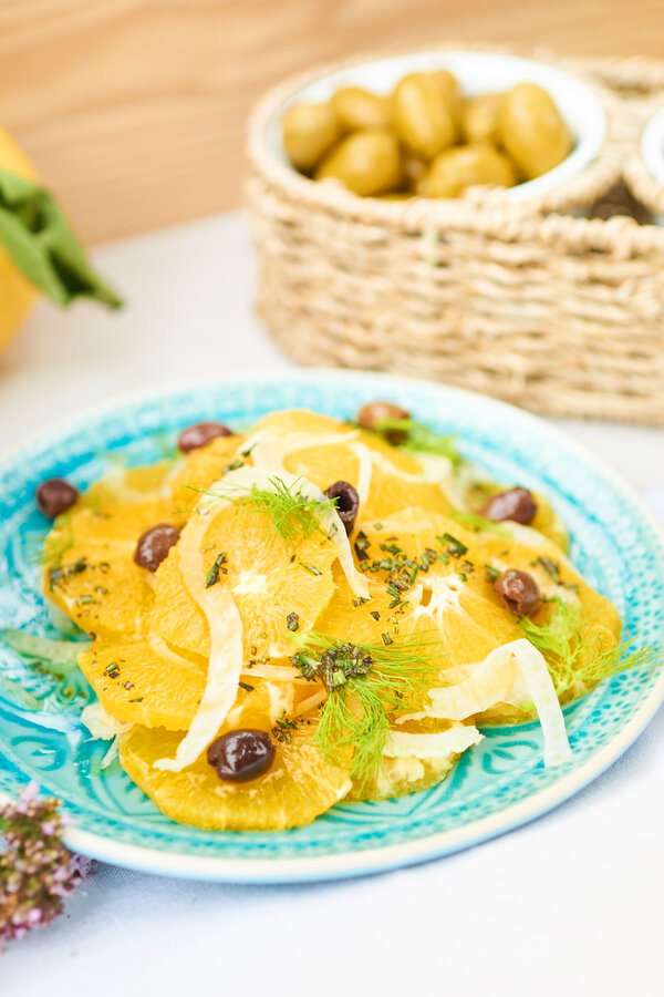 Appelsinsalat med sorte oliven og fennikel