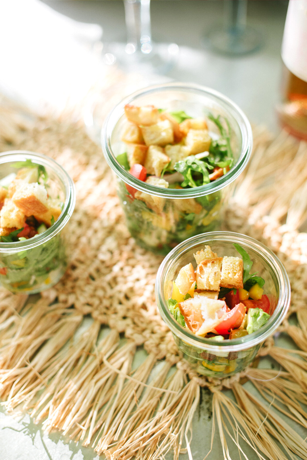 Panzanella til en picnic i en krukke